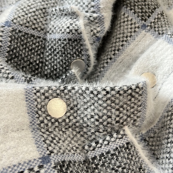 Shacket - Picture 6 of 6